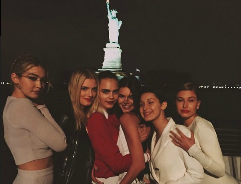 Karl Lagerfeld: Tο party στην κρουαζιέρα του με τα πιο hot supermodels Karl Lagerfeld: Tο party στην κρουαζιέρα του με τα πιο hot supermodels