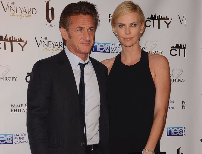 O Sean Penn θα υιοθετήσει τον γιο της Charlize Theron O Sean Penn θα υιοθετήσει τον γιο της Charlize Theron