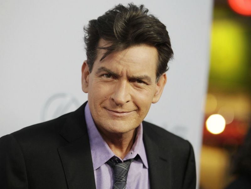 Θα έκανες one night stand με τον Charlie Sheen; Θα έκανες one night stand με τον Charlie Sheen;