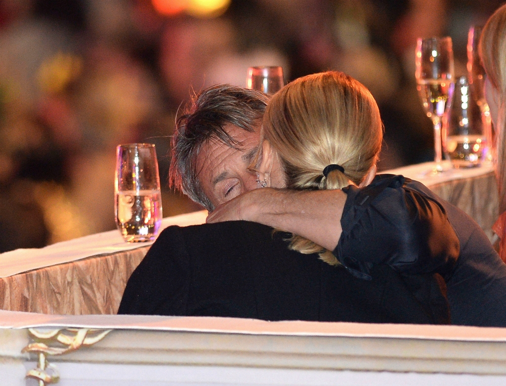 Charlize Theron- Sean Penn: Kαυτά φιλιά μπροστά στις κάμερες Charlize Theron- Sean Penn: Kαυτά φιλιά μπροστά στις κάμερες