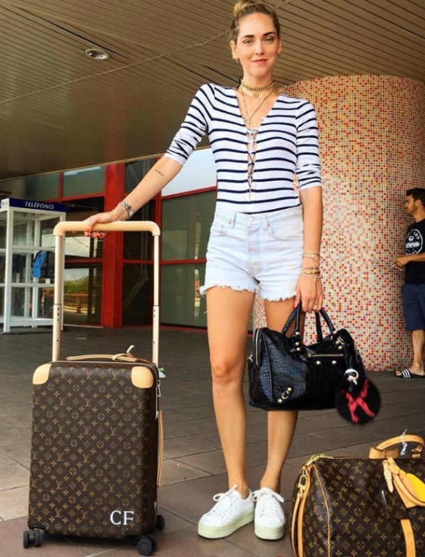 Get the look: H Chiara Ferragni με το πιο girly airport style! Get the look: H Chiara Ferragni με το πιο girly airport style!
