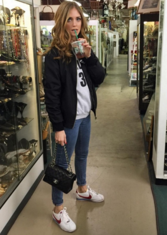 Street style : Επέλεξε και εσύ ένα bomber jacket όπως η Chiara Ferragni Street style : Επέλεξε και εσύ ένα bomber jacket όπως η Chiara Ferragni