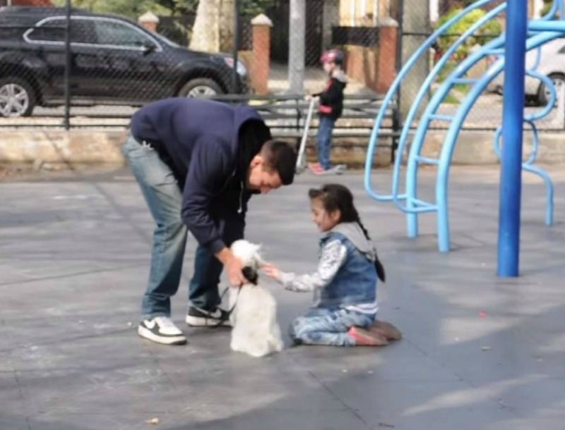Εμπιστεύεσαι τα παιδιά σου όταν τα πλησιάζει ένας ξένος; Δες αυτό και ξανασκέψου το... Εμπιστεύεσαι τα παιδιά σου όταν τα πλησιάζει ένας ξένος; Δες αυτό και ξανασκέψου το...