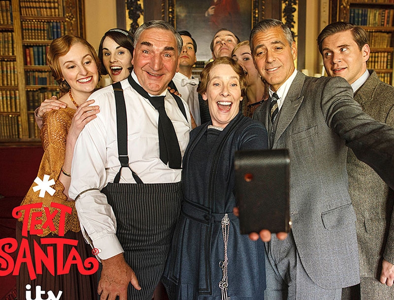 Ο George Clooney κατακτά το Downton Abbey σε φιλανθρωπικό video Ο George Clooney κατακτά το Downton Abbey σε φιλανθρωπικό video