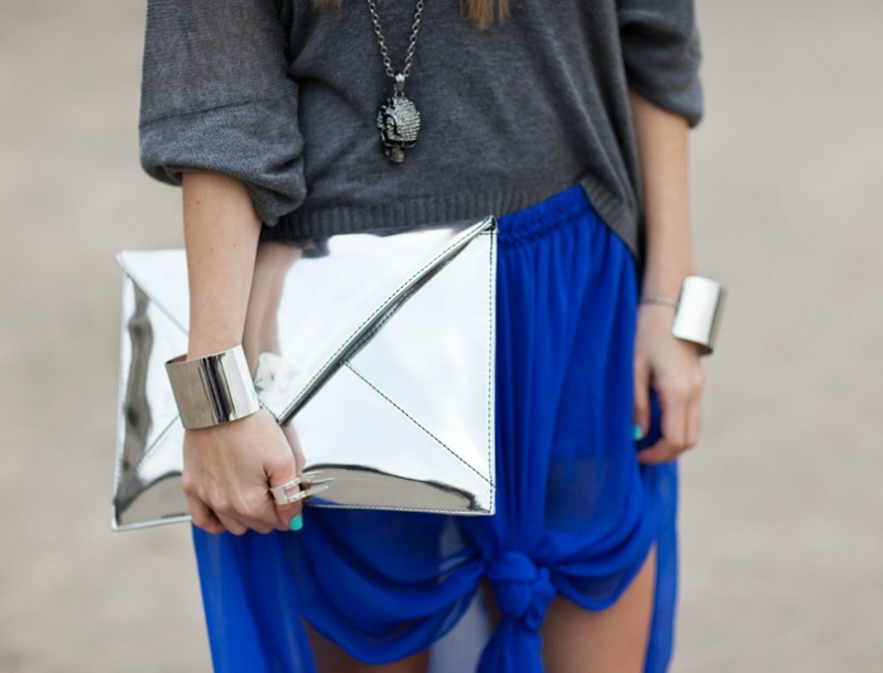 DIY: Φτιάξε μόνη σου ένα εντυπωσιακό μεταλλικό clutch DIY: Φτιάξε μόνη σου ένα εντυπωσιακό μεταλλικό clutch