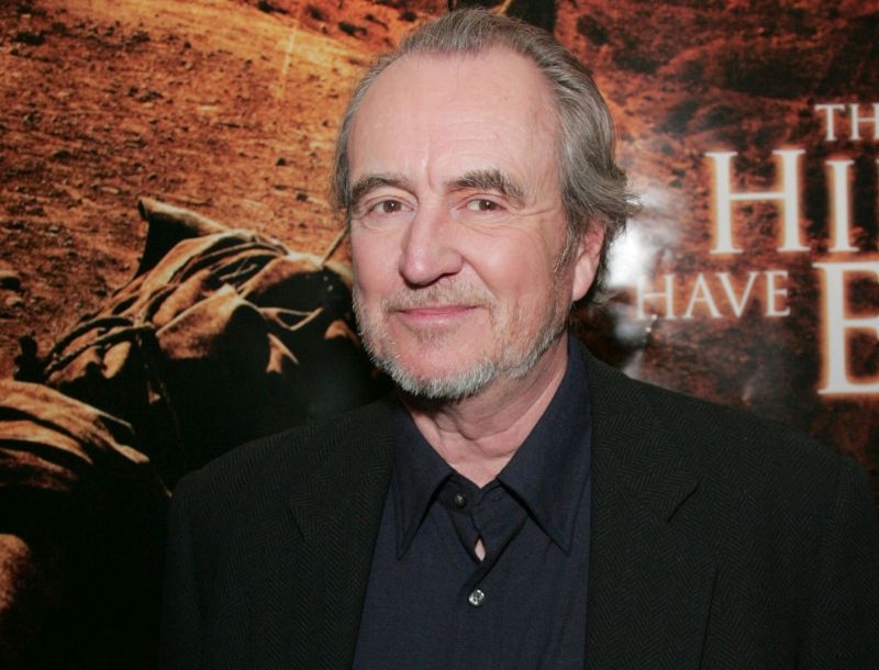 Wes Craven : Πέθανε ο σκηνοθέτης του Εφιάλτη στο Δρόμο με τις Λεύκες Wes Craven : Πέθανε ο σκηνοθέτης του Εφιάλτη στο Δρόμο με τις Λεύκες