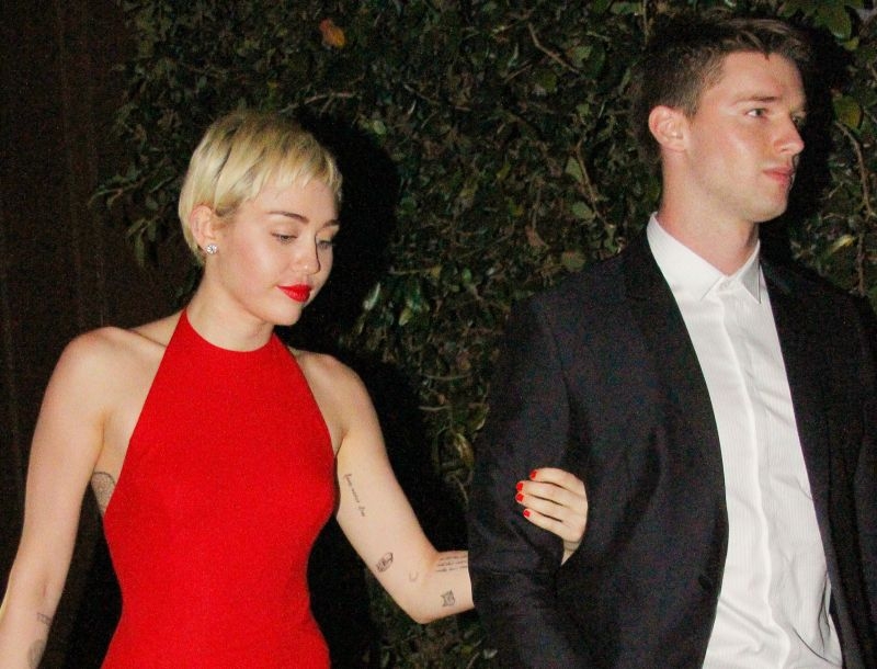 Miley Cyrus: Πληρώνει μέχρι και τα έξοδα του Patrick Schwarzenegger Miley Cyrus: Πληρώνει μέχρι και τα έξοδα του Patrick Schwarzenegger