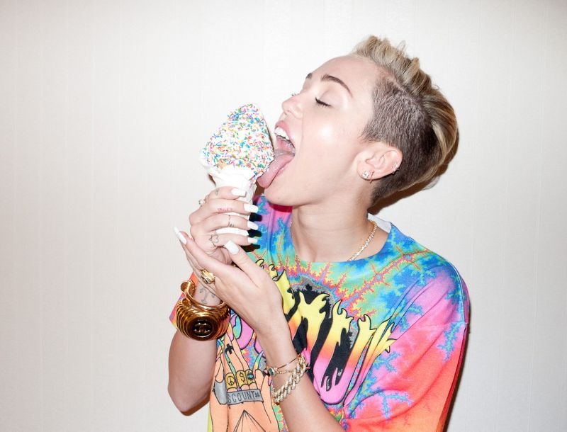 H sexy διαφήμιση της Miley Cyrus (video) H sexy διαφήμιση της Miley Cyrus (video)