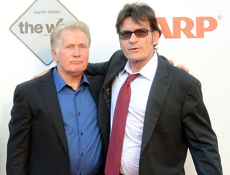 Charlie Sheen: Ο πατέρας του θυμάται τον νευρικό κλονισμό Charlie Sheen: Ο πατέρας του θυμάται τον νευρικό κλονισμό
