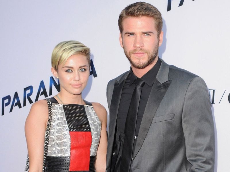 Να ζήσετε! Παντρεύτηκαν Miley Cyrus και Liam Hemsworth Να ζήσετε! Παντρεύτηκαν Miley Cyrus και Liam Hemsworth