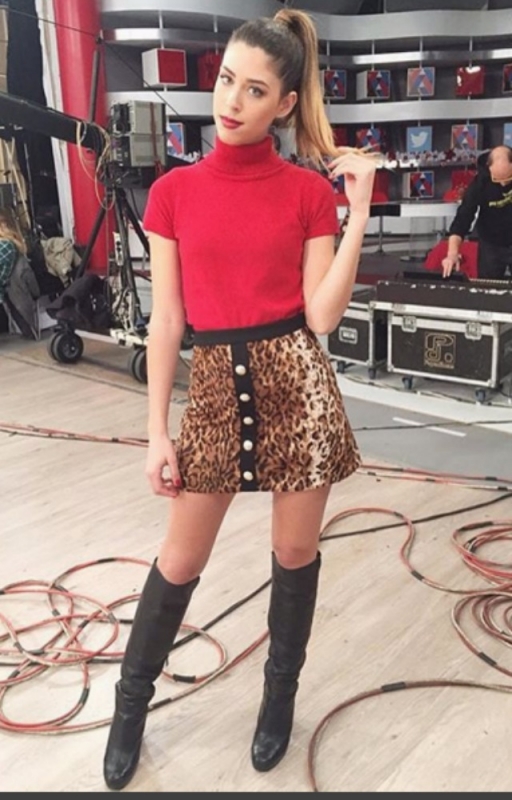 Street style : Η Demy συνδυάζει το κόκκκινο με το λεοπάρ print και εντυπωσιάζει Street style : Η Demy συνδυάζει το κόκκκινο με το λεοπάρ print και εντυπωσιάζει