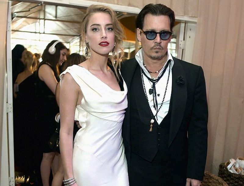 Έκπληξη! Ο Johnny Depp και η Amber Heard παντρεύτηκαν! Έκπληξη! Ο Johnny Depp και η Amber Heard παντρεύτηκαν!