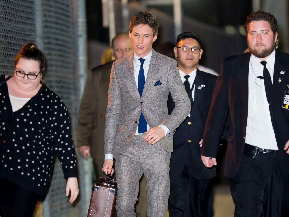 Chic! Ο Eddie Redmayne σε μια στυλάτη και λαμπερή εμφάνιση Chic! Ο Eddie Redmayne σε μια στυλάτη και λαμπερή εμφάνιση