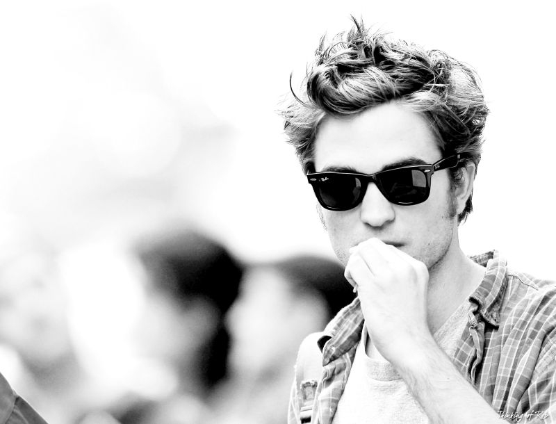Robert γιατί; Ο Pattinson ξύρισε το κεφάλι του! Robert γιατί; Ο Pattinson ξύρισε το κεφάλι του!