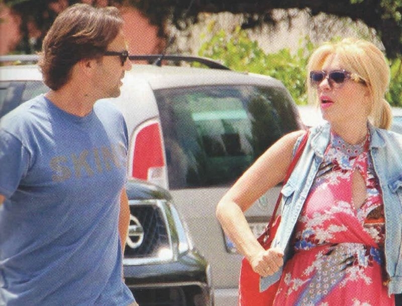 Ελένη Μενεγάκη: Τα τελευταία ψώνια πριν τις διακοπές Ελένη Μενεγάκη: Τα τελευταία ψώνια πριν τις διακοπές
