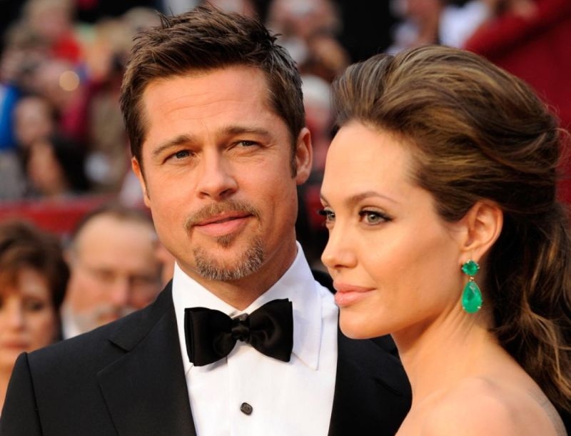 Angelina Jolie : Απατάει τον Brad Pitt με την νταντά των παιδιών τους! Angelina Jolie : Απατάει τον Brad Pitt με την νταντά των παιδιών τους!