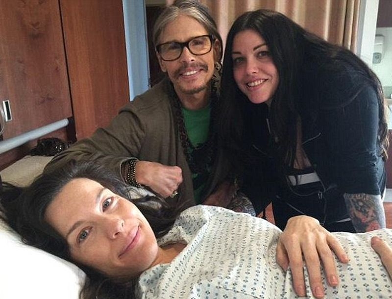 Liv Tyler: Έγινε μητέρα η κόρη του Steven Tyler Liv Tyler: Έγινε μητέρα η κόρη του Steven Tyler