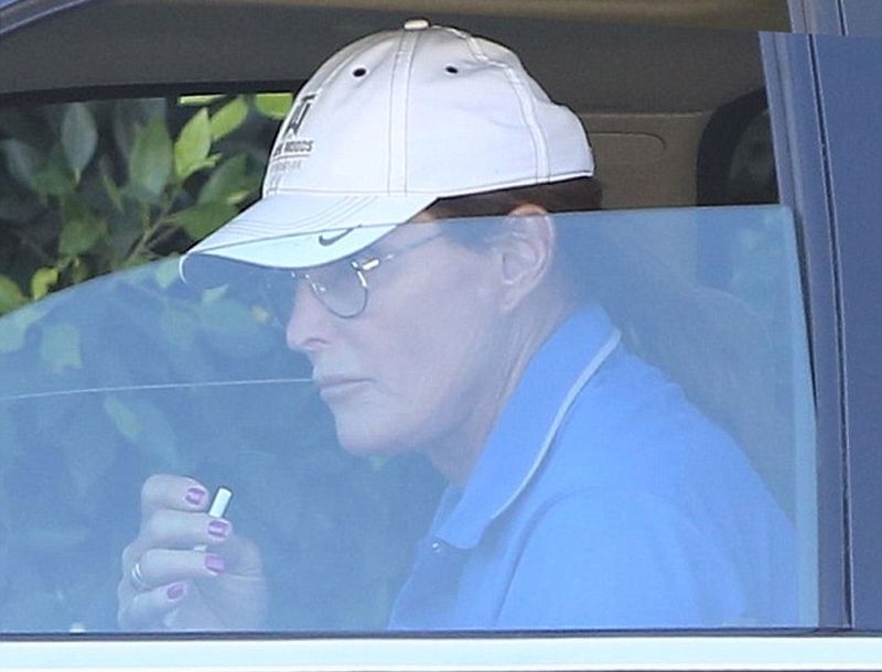 Eτοιμάζεται να γίνει... γυναίκα ο Bruce Jenner; Eτοιμάζεται να γίνει... γυναίκα ο Bruce Jenner;