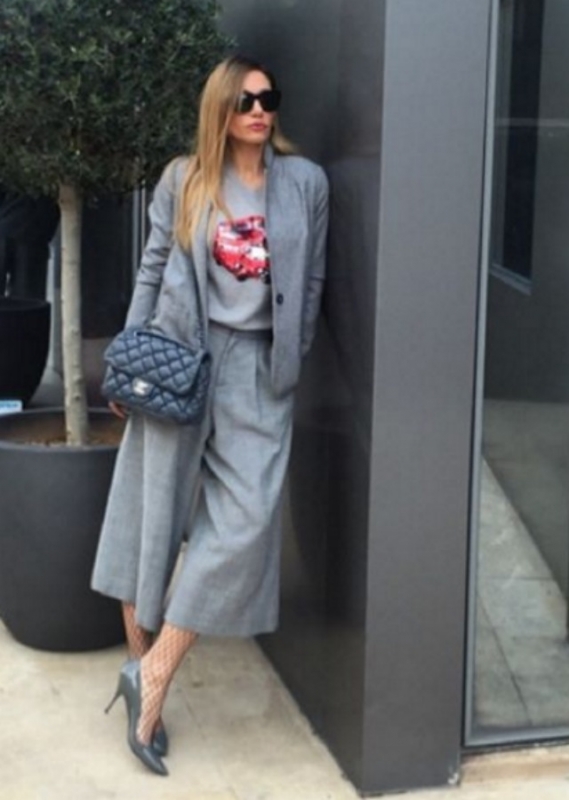 Street style : Το total γκρι look της Ελένης Πετρουλάκη είναι η επόμενη στιλιστική σου επιλογή Street style : Το total γκρι look της Ελένης Πετρουλάκη είναι η επόμενη στιλιστική σου επιλογή