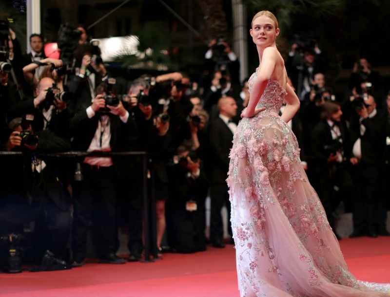 Cannes 2016 : Η πριγκιπική εμφάνιση της Elle Fanning Cannes 2016 : Η πριγκιπική εμφάνιση της Elle Fanning