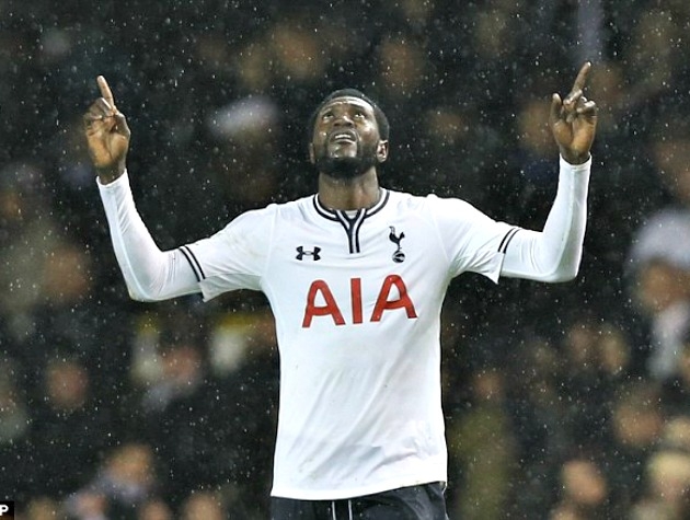 Ο Emmanuel Adebayor κατηγορεί τη μητέρα του για μαύρη μαγεία Ο Emmanuel Adebayor κατηγορεί τη μητέρα του για μαύρη μαγεία