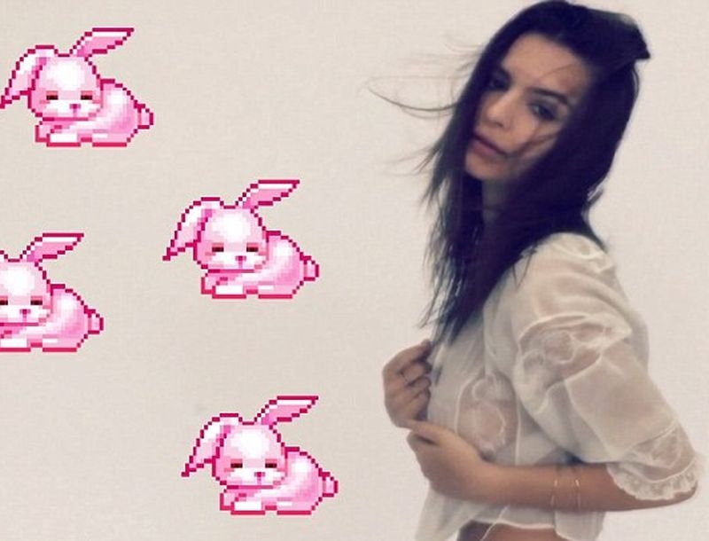 Emily Ratajkowski: Ευχήθηκε Καλό Πάσχα με το πιο sexy video της χρονιάς Emily Ratajkowski: Ευχήθηκε Καλό Πάσχα με το πιο sexy video της χρονιάς