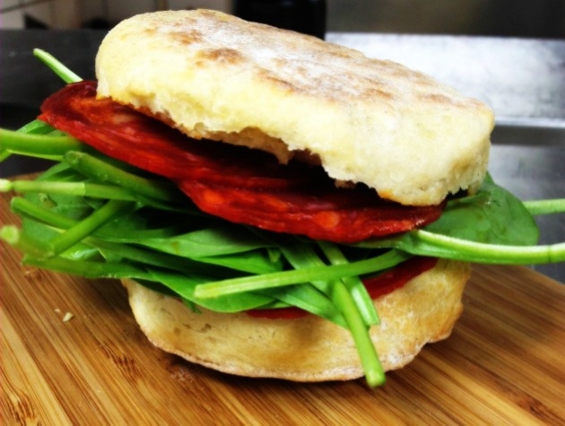 Marko Rossi: Αφράτα English muffin για να κάνεις αμέτρητους λαχταριστούς συνδυασμούς - Κεντρική Εικόνα Marko Rossi: Αφράτα English muffin για να κάνεις αμέτρητους λαχταριστούς συνδυασμούς - Κεντρική Εικόνα