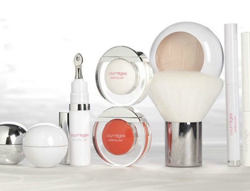 Η Estée Lauder ετοιμάζει καινούργια συλλογή με τον σχεδιαστή μόδας André Courrèges Η Estée Lauder ετοιμάζει καινούργια συλλογή με τον σχεδιαστή μόδας André Courrèges