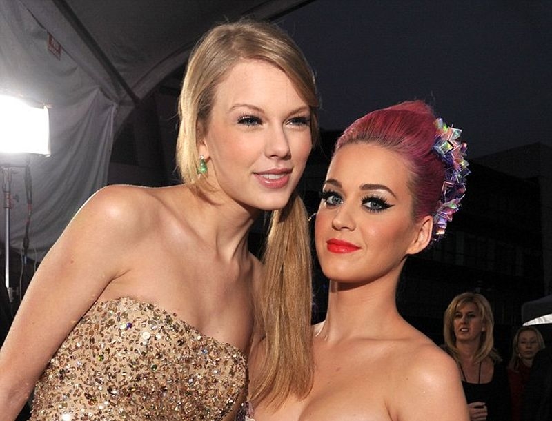 Κόντρα πολλών αστέρων: Στα «μαχαίρια» Katy Perry και Taylor Swift Κόντρα πολλών αστέρων: Στα «μαχαίρια» Katy Perry και Taylor Swift