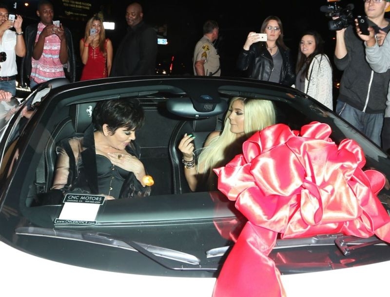 Kylie Jenner: Τράκαρε την Ferrari των γενεθλίων της! Kylie Jenner: Τράκαρε την Ferrari των γενεθλίων της!