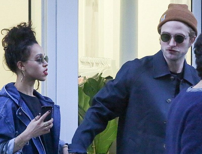 Το κορίτσι του Robert Pattinson διαφημίζει Google Glass Το κορίτσι του Robert Pattinson διαφημίζει Google Glass