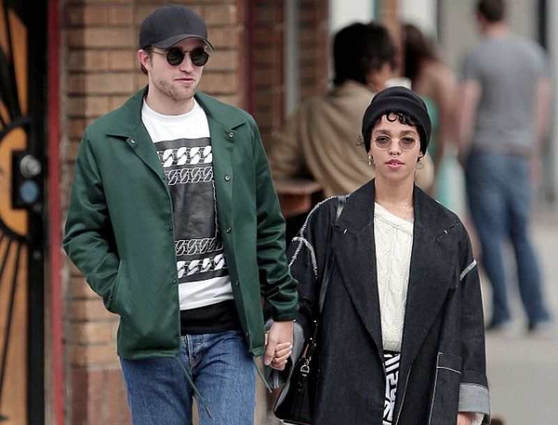 Robert Pattinson: Αρραβωνιάστηκε με την FKAtwigs! Robert Pattinson: Αρραβωνιάστηκε με την FKAtwigs!