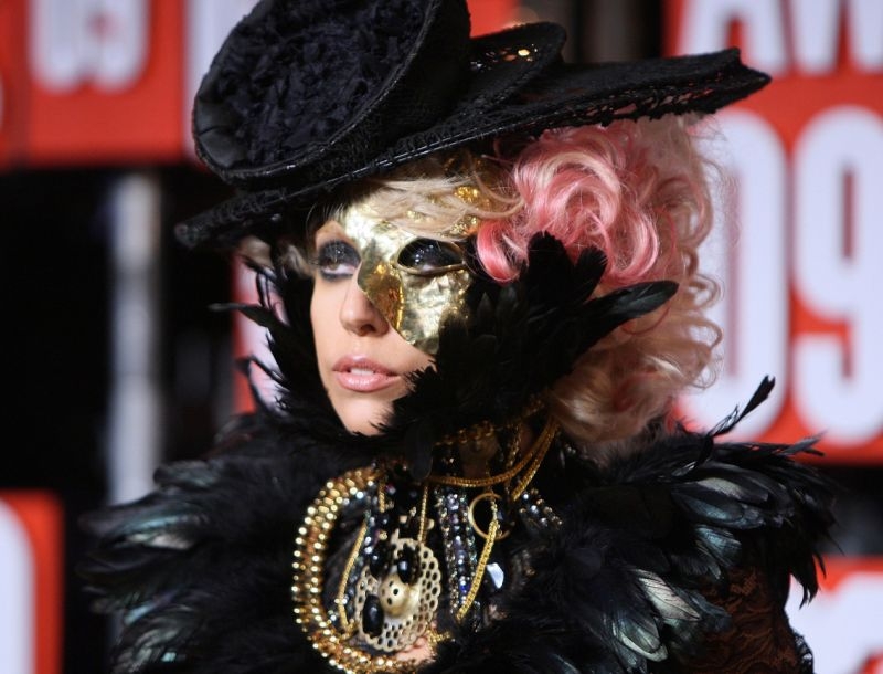 Τρόμαξε κόσμο η Lady Gaga με τη μάσκα... ομορφιάς! Τρόμαξε κόσμο η Lady Gaga με τη μάσκα... ομορφιάς!