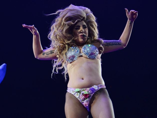 Η Lady Gaga πήγε για tattoo και έδειξε και τα οπίσθια της! - Κεντρική Εικόνα Η Lady Gaga πήγε για tattoo και έδειξε και τα οπίσθια της! - Κεντρική Εικόνα
