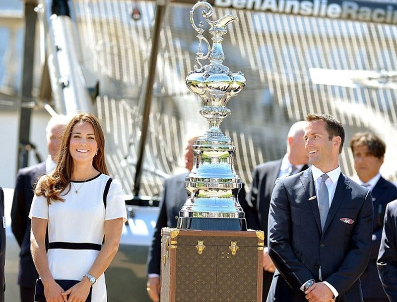 Κομψή και στυλάτη η Κate Middleton σε gala ιστιοπλοΐας Κομψή και στυλάτη η Κate Middleton σε gala ιστιοπλοΐας