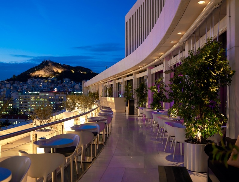 Galaxy Bar: Ώρα για cocktail σε ένα από τα 10 καλύτερα rooftop bar του κόσμου Galaxy Bar: Ώρα για cocktail σε ένα από τα 10 καλύτερα rooftop bar του κόσμου