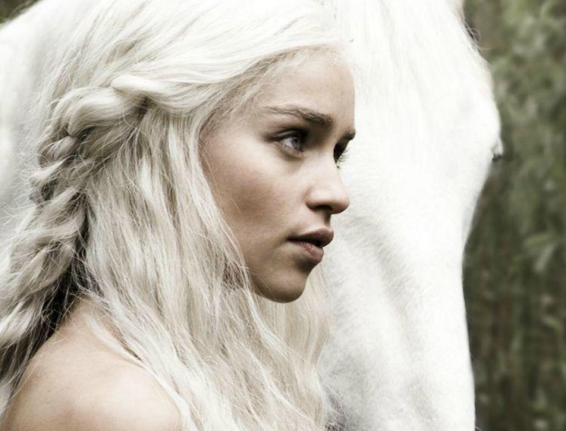 Emilia Clarke: H Kαλίσι του Game of Thrones αγνώριστη στο νέο εξώφυλλο της Vogue Emilia Clarke: H Kαλίσι του Game of Thrones αγνώριστη στο νέο εξώφυλλο της Vogue