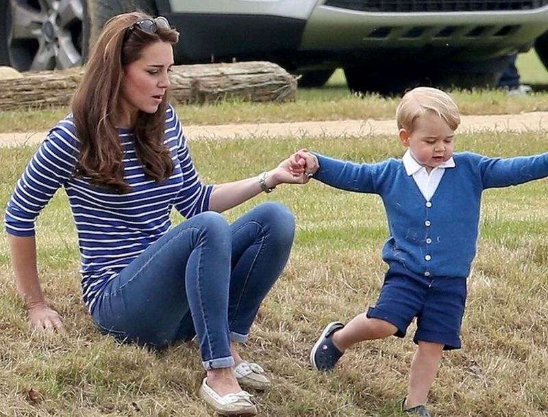 Prince George: Εξαγριώθηκε το Παλάτι με τους paparazzi! Prince George: Εξαγριώθηκε το Παλάτι με τους paparazzi!