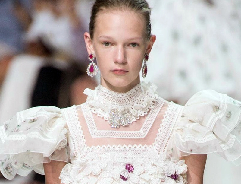 Paris Haute Couture week: Η συλλογή Giambattista Valli βγήκε από τα παραμύθια Paris Haute Couture week: Η συλλογή Giambattista Valli βγήκε από τα παραμύθια