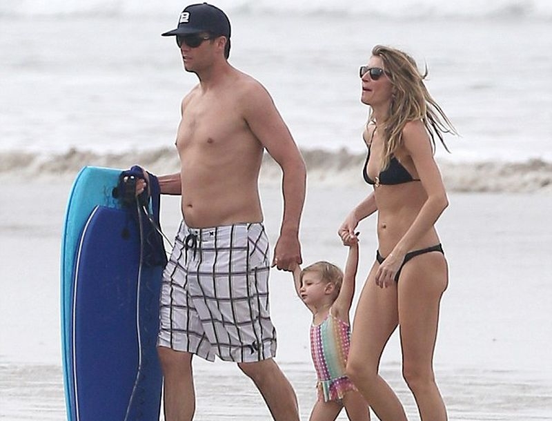 Gisele: Μίνι διακοπές αγκαλιά με τον Tom Brady Gisele: Μίνι διακοπές αγκαλιά με τον Tom Brady