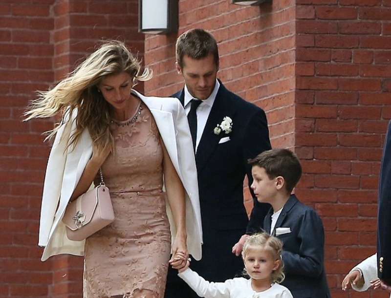 Gisele: Έχεις δει τα όμορφα παιδιά της; Gisele: Έχεις δει τα όμορφα παιδιά της;