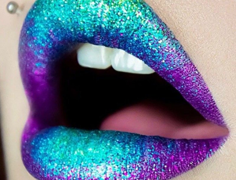 Glitter, glitter, glitter! Βάλε το glitter στο μακιγιάζ σου με διαφορετικούς τρόπους Glitter, glitter, glitter! Βάλε το glitter στο μακιγιάζ σου με διαφορετικούς τρόπους