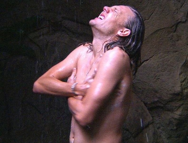 O ποδοσφαιριστής Jimmy Bullard γδύθηκε... on camera! (video) O ποδοσφαιριστής Jimmy Bullard γδύθηκε... on camera! (video)