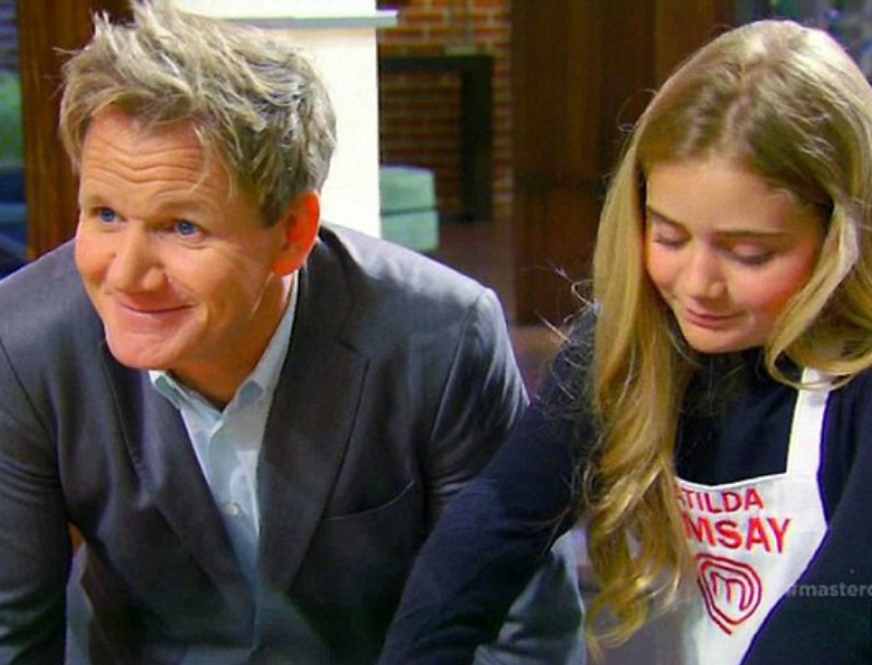 Η κόρη του Gordon Ramsay τρολάρει τον πατέρα της: "Τριγυρνά γυμνός μέσα στο σπίτι" Η κόρη του Gordon Ramsay τρολάρει τον πατέρα της: "Τριγυρνά γυμνός μέσα στο σπίτι"
