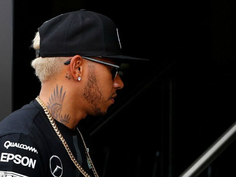 Lewis Hamilton: Έβαψε τα μαλλιά του ξανθά και δήλωσε πως με την Rihanna είναι μόνο φίλοι! Lewis Hamilton: Έβαψε τα μαλλιά του ξανθά και δήλωσε πως με την Rihanna είναι μόνο φίλοι!