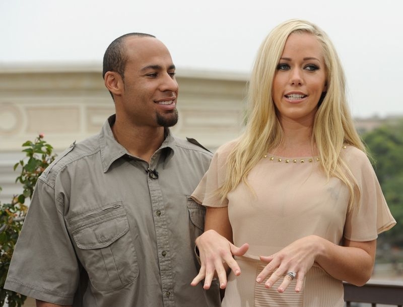 Tρικούβερτος καυγάς: Η Kendra Wilkinson κόντεψε να δείρει τον άντρα της! (video) Tρικούβερτος καυγάς: Η Kendra Wilkinson κόντεψε να δείρει τον άντρα της! (video)