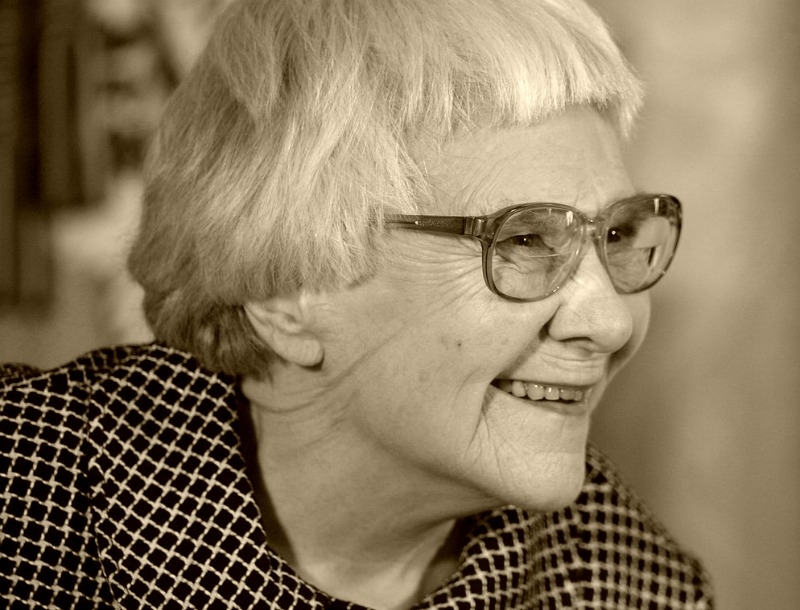 Η Harper Lee εκδίδει τη συνέχεια του «Όταν σκοτώνουν τα κοτσύφια», 55 χρόνια μετά Η Harper Lee εκδίδει τη συνέχεια του «Όταν σκοτώνουν τα κοτσύφια», 55 χρόνια μετά