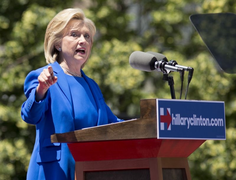 Hillary Clinton: Η χολυγουντιανή της εμφάνιση σε προεκλογική εκστρατεία Hillary Clinton: Η χολυγουντιανή της εμφάνιση σε προεκλογική εκστρατεία