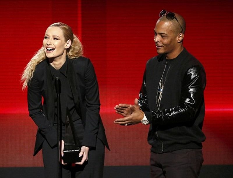 Πόσο υπεράνω; Η Iggy Azalea ευχαρίστησε τον Eminem Πόσο υπεράνω; Η Iggy Azalea ευχαρίστησε τον Eminem