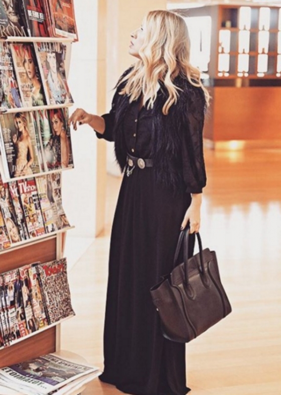 Street style : Η Μαρία Ηλιάκη εντυπωσιάζει με ένα θηλυκό total black look Street style : Η Μαρία Ηλιάκη εντυπωσιάζει με ένα θηλυκό total black look
